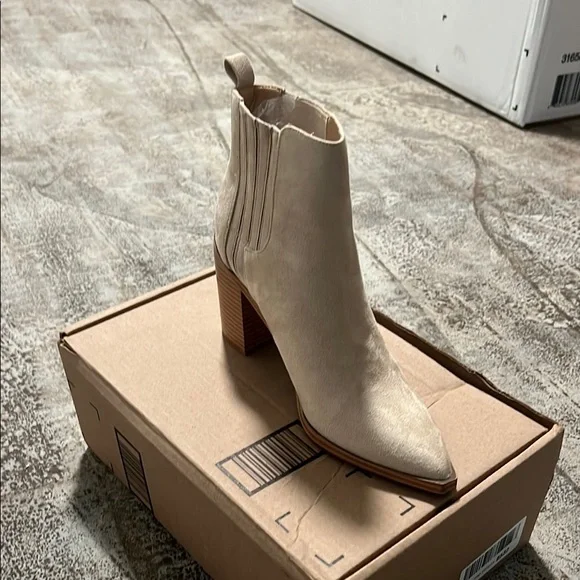 Women's Cream Ankle Boots - Picture 3 of 4